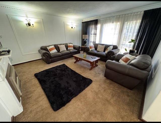 5 BEDROOM HOUSE FOR SALE IN VAN RIEBEECK PARK